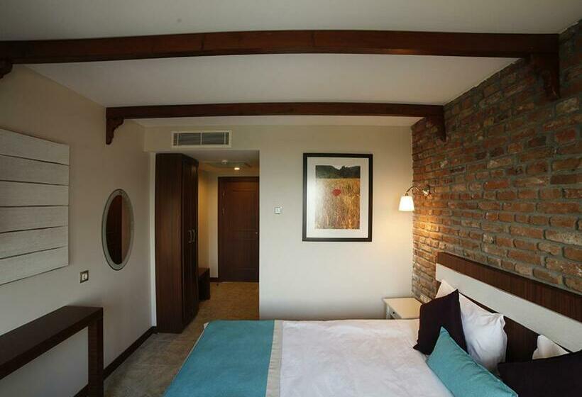 اتاق لوکس با چشمانداز دریا, Milestone1915