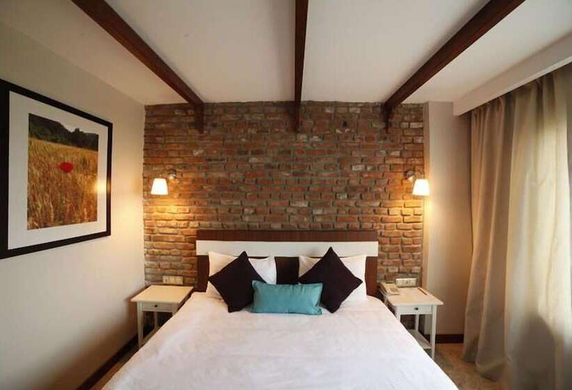 اتاق لوکس, Milestone1915