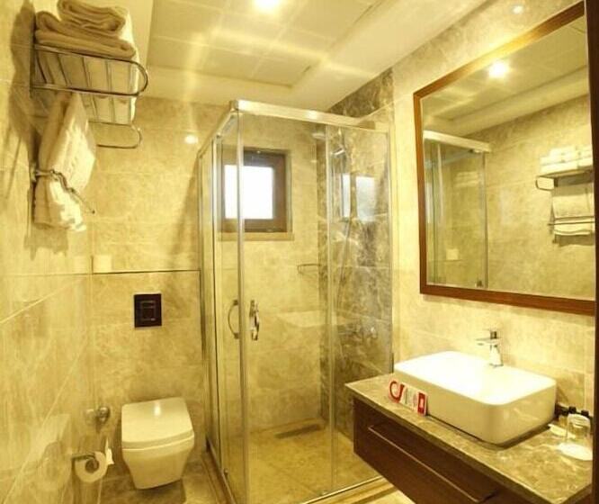 اتاق لوکس با چشمانداز دریا, Milestone1915