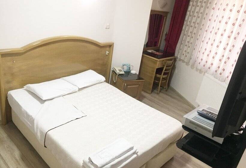 اتاق استاندارد سه نفره, Nil