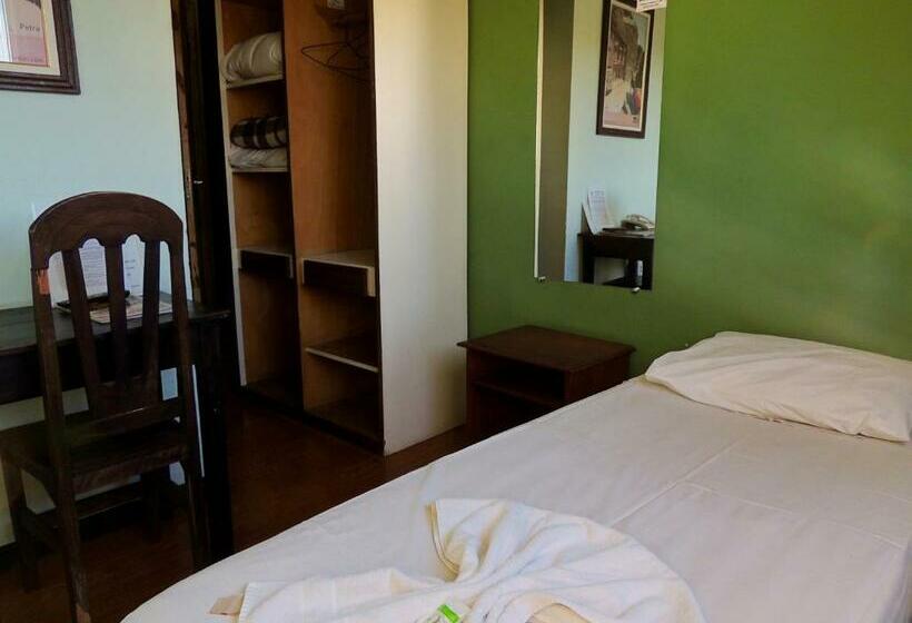 غرفة قياسية فردية, Oriente