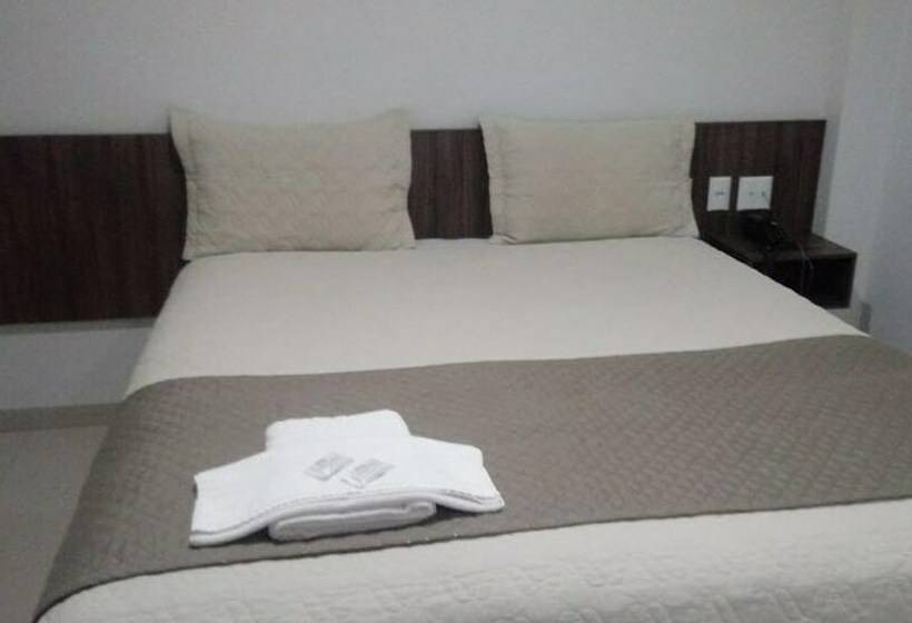 标准三人间, Premier Pallace