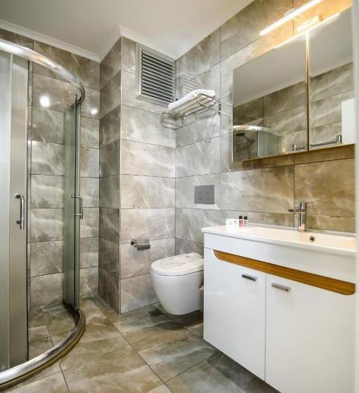 سوییت با چشمانداز باغ, White House