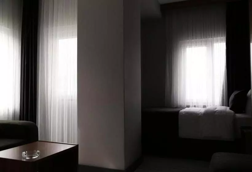 اتاق استاندارد یک نفره با چشم‌انداز دریا, Azra Suite Otel