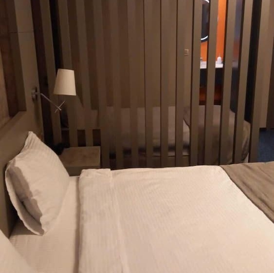 اتاق لوکس سه تخته, Acar Suite