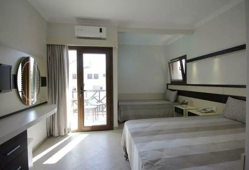Standard Kolmen Hengen Huone, Amfora