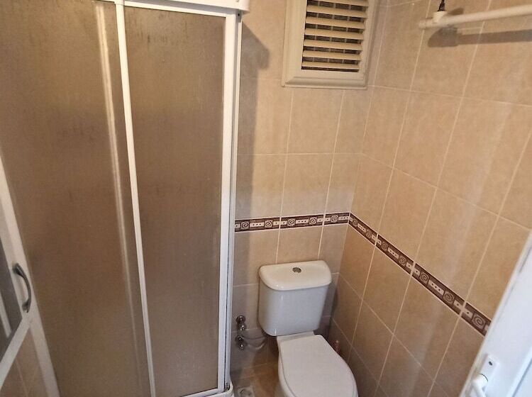 اتاق استاندارد سه نفره, Berraksu