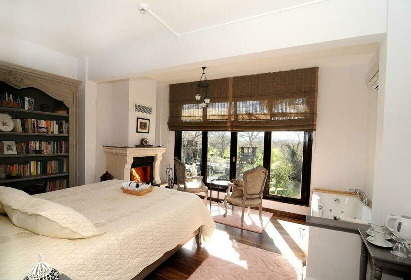 סוויטה עם ג'קוזי, Beyaz Ev Agva  Adult Only +15