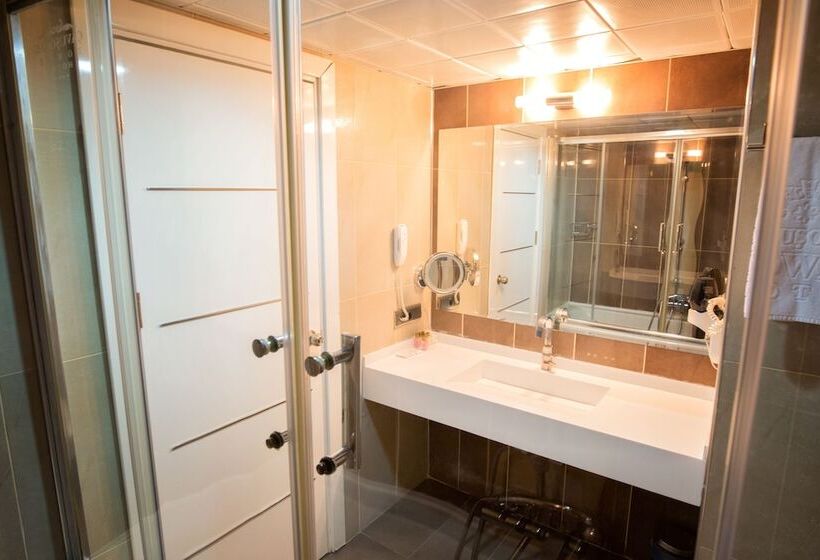 סוויטה, Cavusoglu Tower