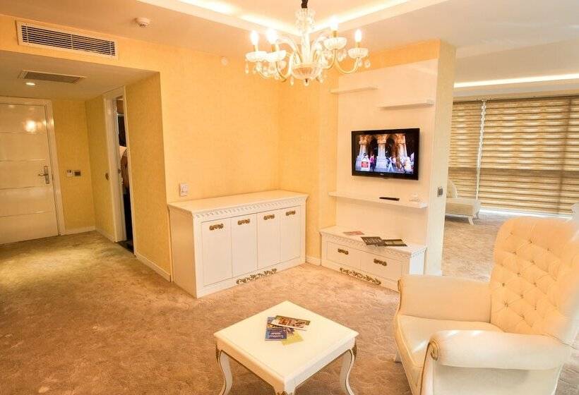 סוויטה, Cavusoglu Tower