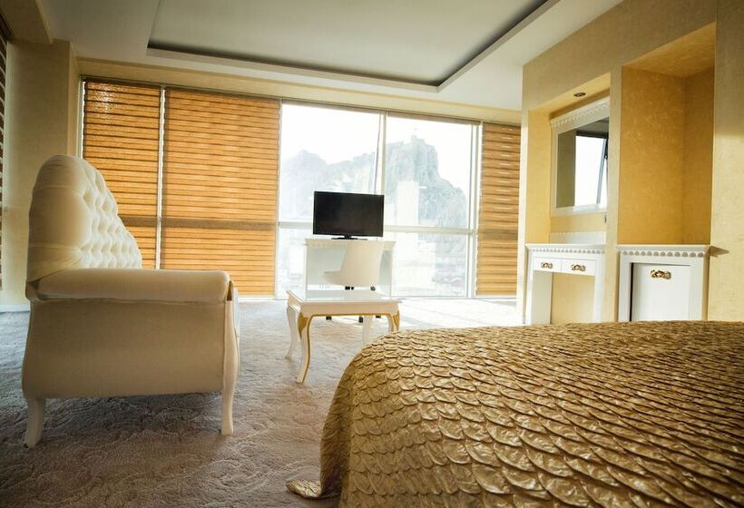 סוויטה, Cavusoglu Tower