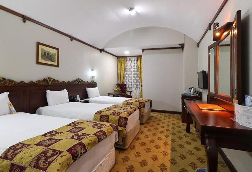 اتاق استاندارد سه نفره, Elruha