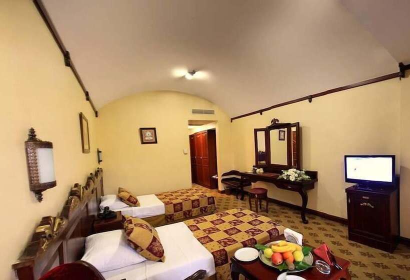 اتاق استاندارد سه نفره, Elruha