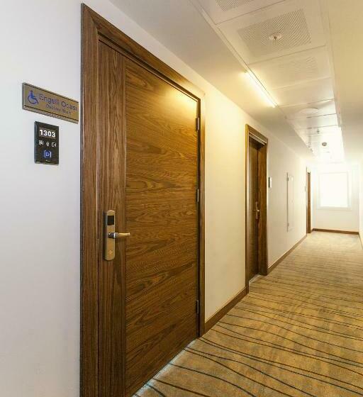 חדר דלוקס, Fesa Business