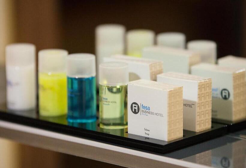 חדר משפחתי, Fesa Business