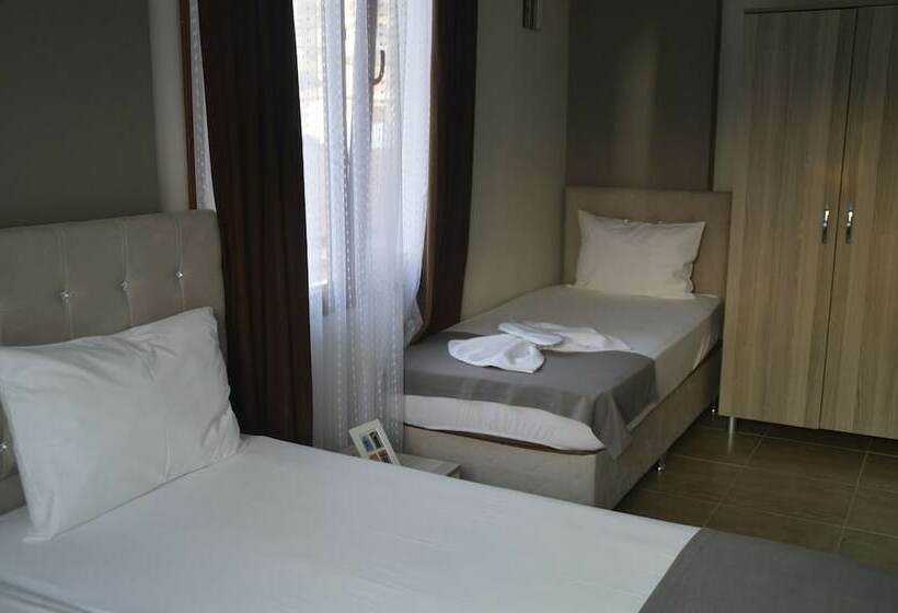 Номер Стандарт Трехместный, Hugo