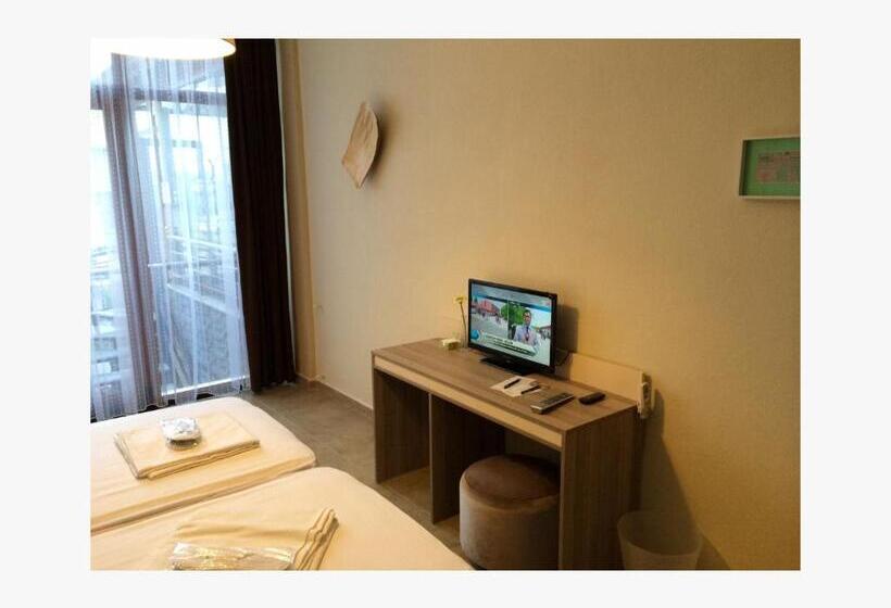 Номер Deluxe Вид на Море, Hugo