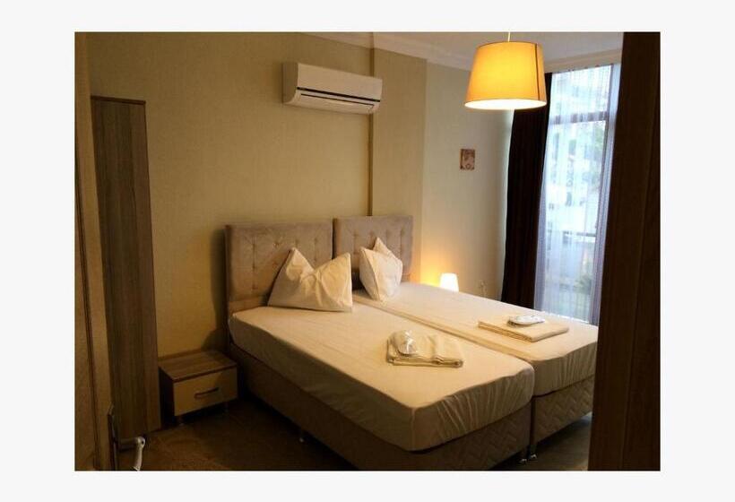 Номер Deluxe Вид на Море, Hugo