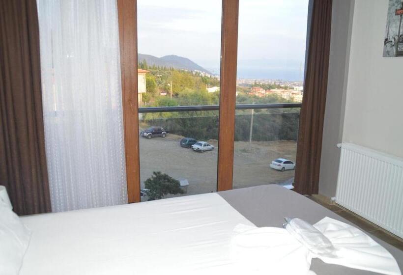 Номер Deluxe Вид на Море, Hugo