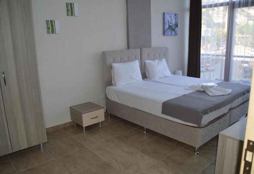 Номер Deluxe Вид на Море, Hugo