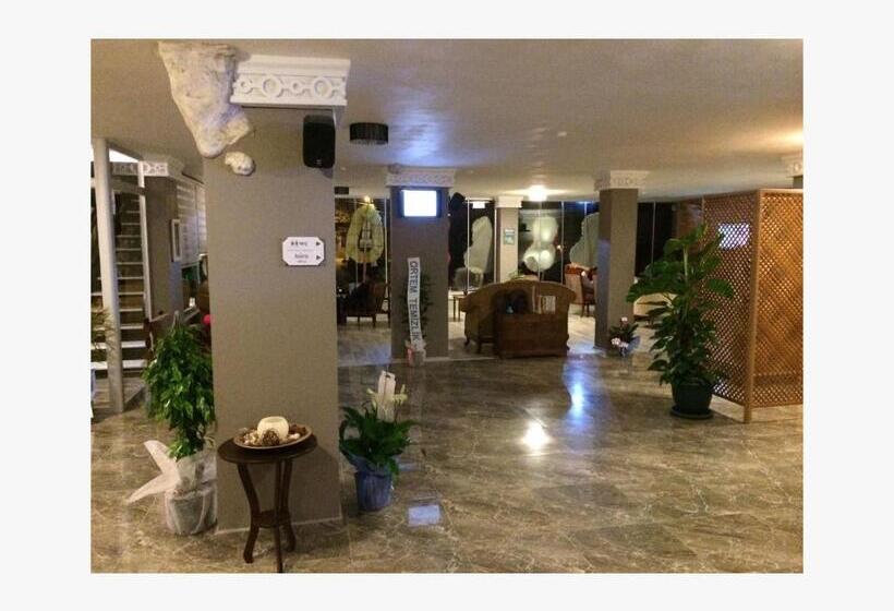 Номер Стандарт Вид на Море с Балконом, Hugo