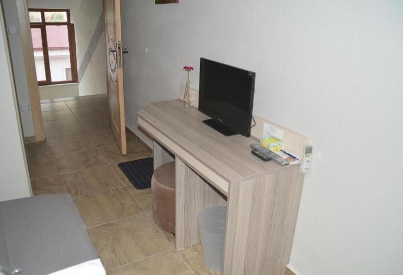 Номер Стандарт Вид на Море с Балконом, Hugo