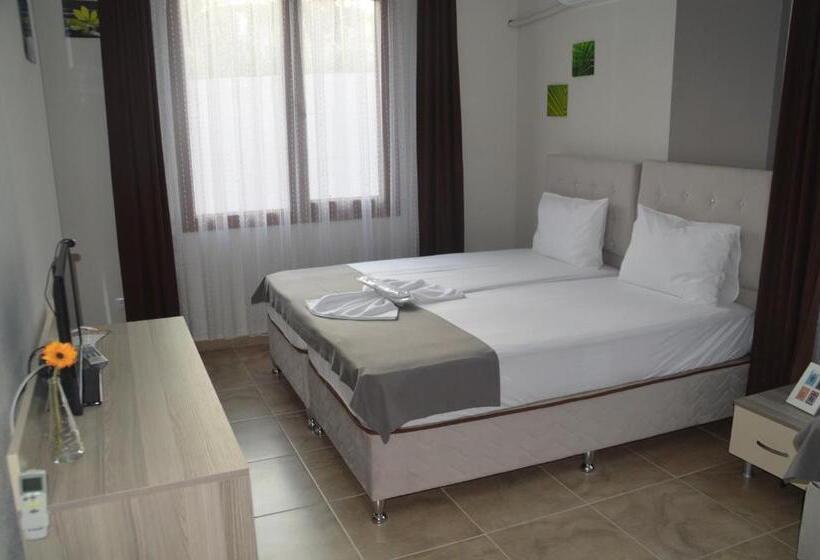 Номер Стандарт Трехместный, Hugo