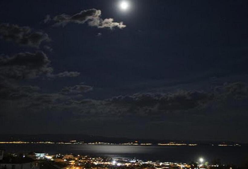 Номер Deluxe Вид на Море с Балконом, Hugo