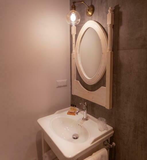 标准三人间, Kapya Cunda