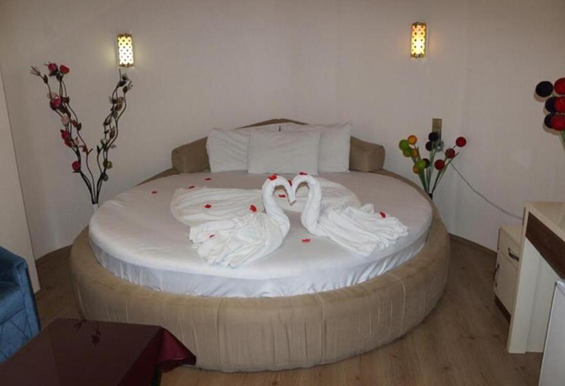 디럭스 룸, Mesnevi