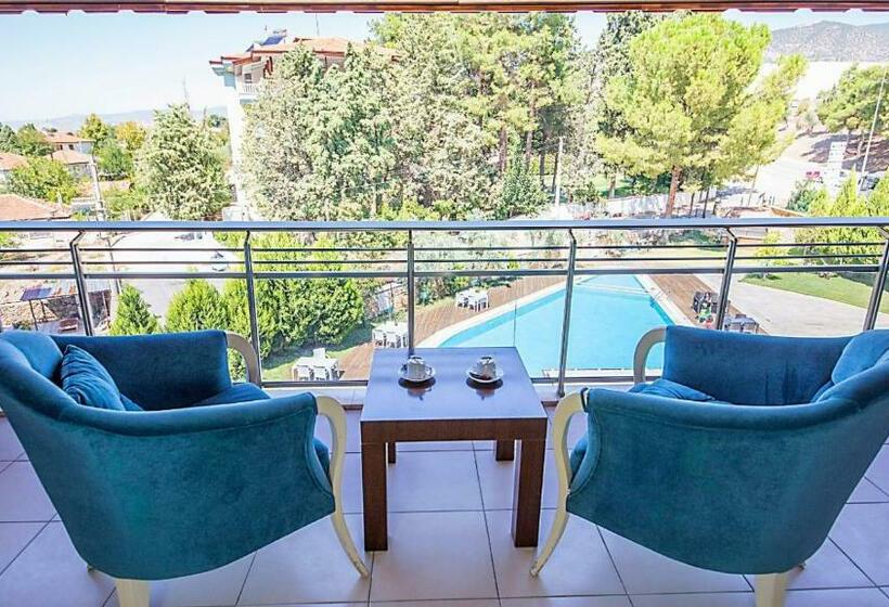 اتاق لوکس چهار تخته, Pamukkale Whiteheaven Suite