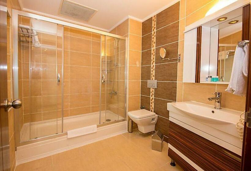 اتاق لوکس چهار تخته, Pamukkale Whiteheaven Suite