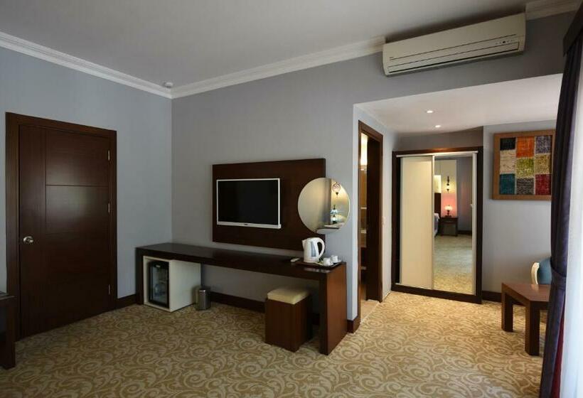 اتاق لوکس چهار تخته, Pamukkale Whiteheaven Suite