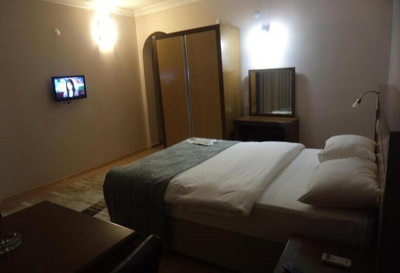 غرفة قياسية مطلّة علي البحر, Perla