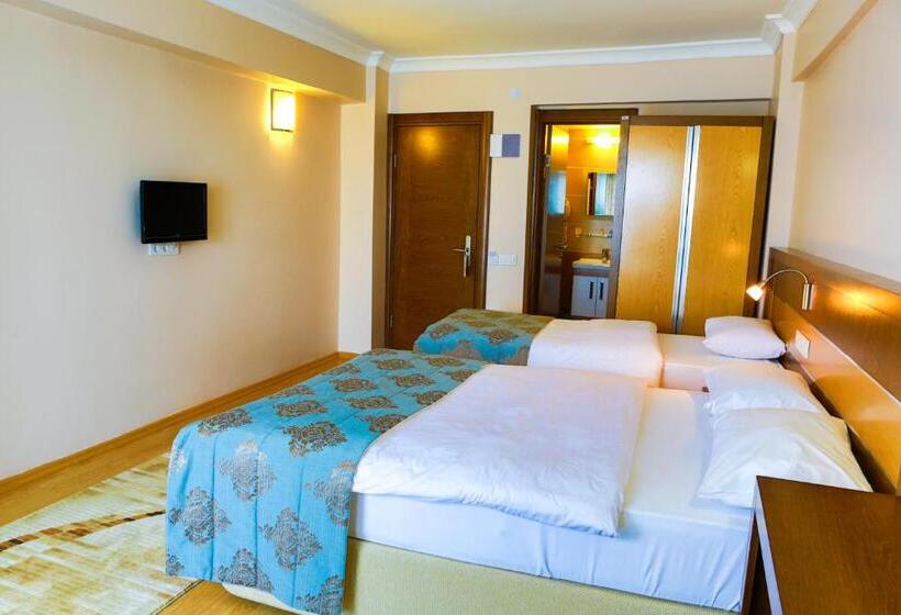 Triple Room Sea View, Perla