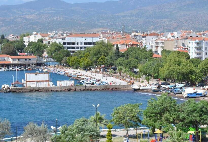 חדר סטנדרט לארבעה נוף לים, Perla