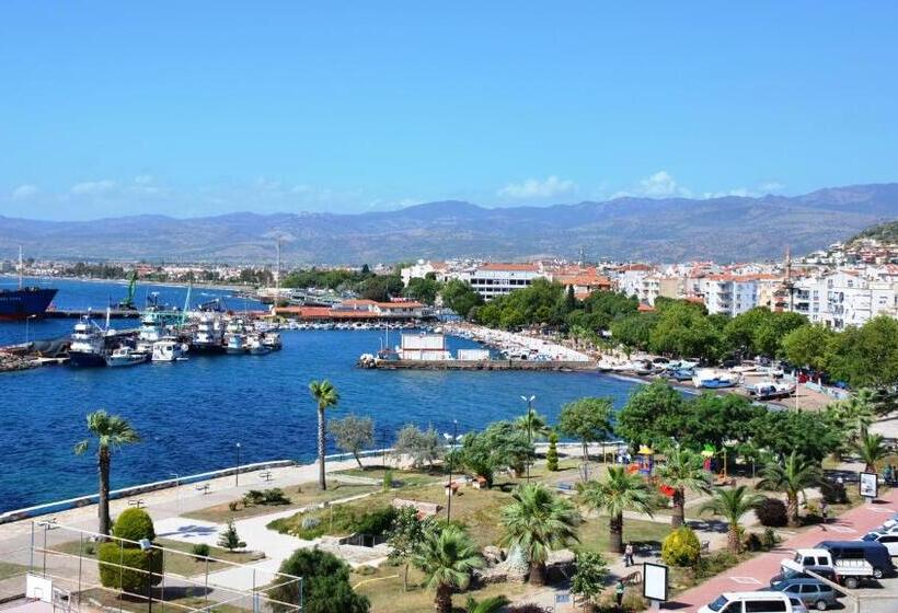 חדר סטנדרט לארבעה נוף לים, Perla