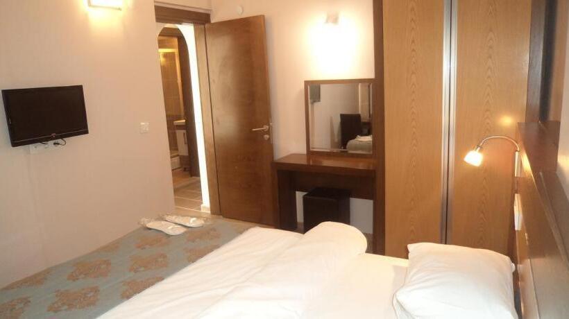 חדר סטנדרט לארבעה נוף לים, Perla