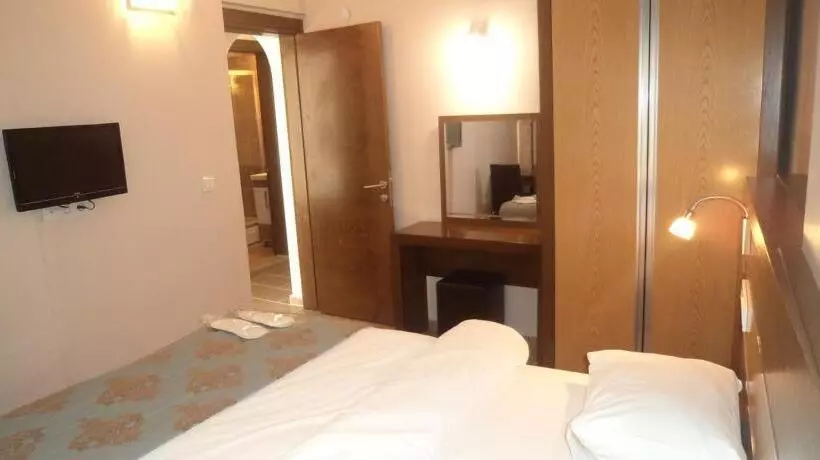 Camera Quadrupla Standard Vista Mare, Perla