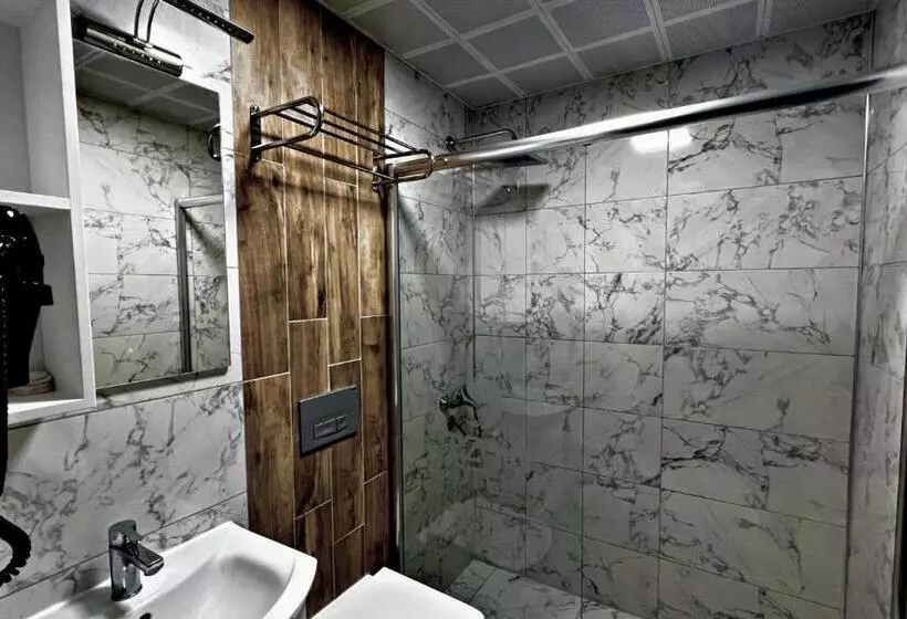 اتاق استاندارد با بالکن, Sezgin