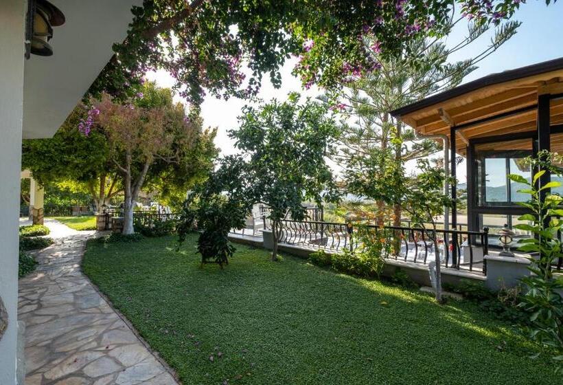 Апартаменты 2 Спальни Вид на Море, Villa Marine