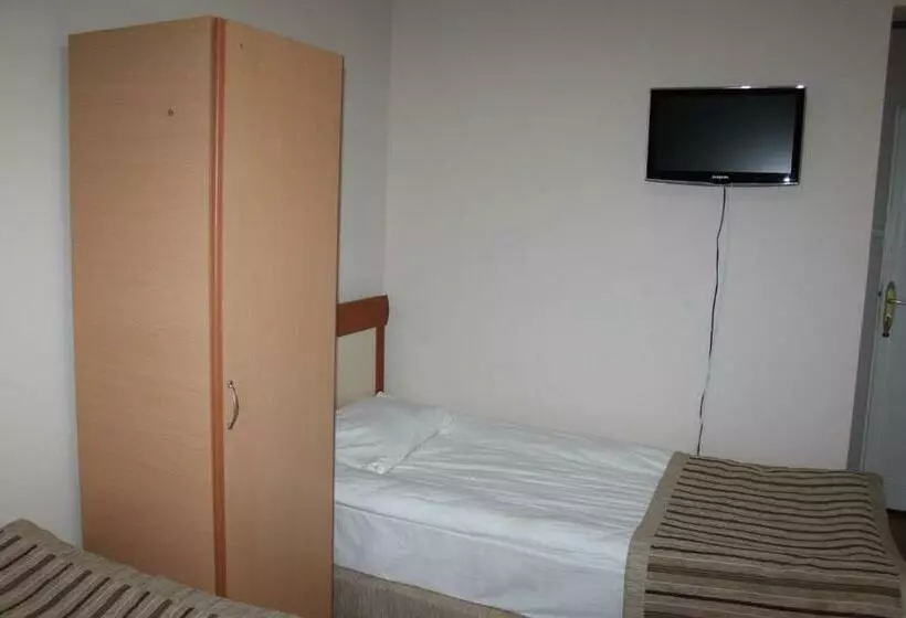Standard Kolmen Hengen Huone, Yıldız
