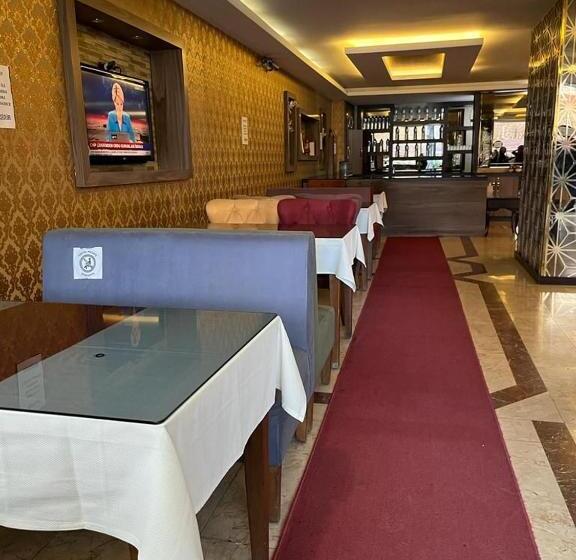 Quarto Triplo Estandar, Metro Otel