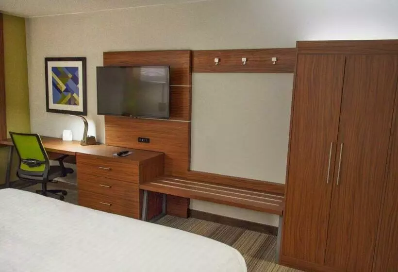キングサイズベッドのスイートルーム, Holiday Inn Express & Suites Moore, An Ihg