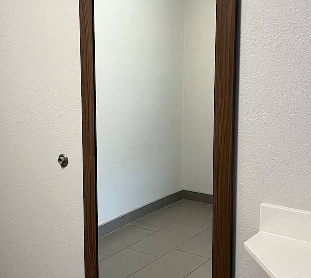 장애인을 위한 스위트, Holiday Inn Express & Suites Moore, An Ihg