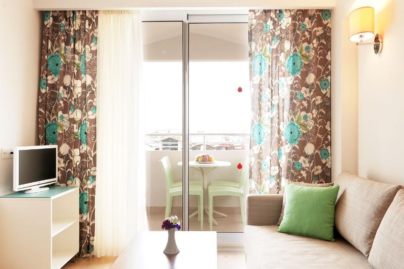 패밀리 룸 풀장 전망, Calimera Side Resort