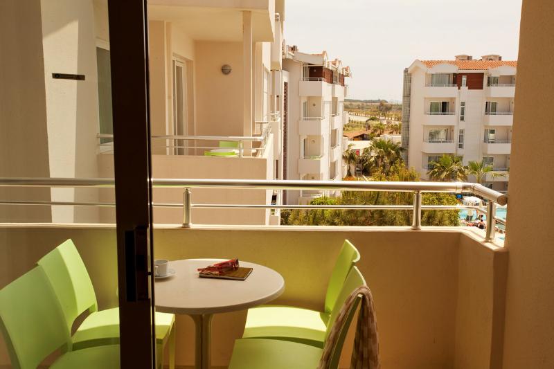 패밀리 룸 풀장 전망, Calimera Side Resort