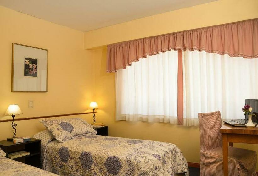 غرفة قياسية ثلاثية, M383 Hotel Bariloche