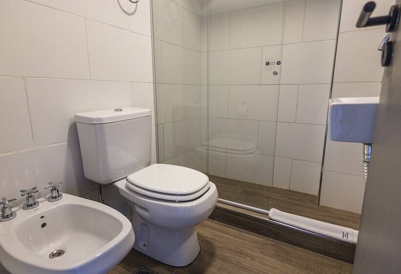 غرفة قياسية ثلاثية, M383 Hotel Bariloche