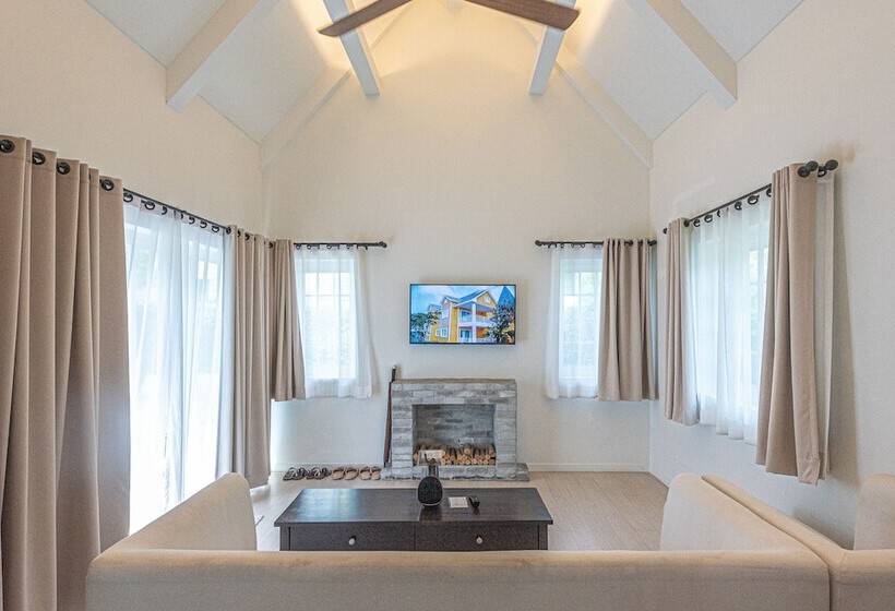 וילה עם חדר שינה אחד ובריכת שחיה, Peggy S Cove Resort